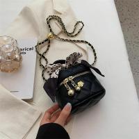 ราคา กระเป๋าผู้หญิงใบเล็กมินิสไตล์ชาแนลกระเป๋าสะพายข้างสายโซ่ลายข้าวหลามตัดแบบใหม่ปี2024กระเป๋าทรงจีบดูแพงยอดนิยมแบบยอดนิยม (18350111107)