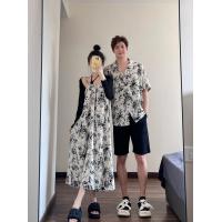 ราคา ชุดคู่รักเสื้อเชิ้ตฤดูร้อนชุดเดรสสายเดี่ยวพิมพ์ลายน้ำหมึกชุดเดรสทรงหลวมสไตล์พักผ่อนริมทะเลชายหาดเดรสหนึ่งชุด (19853758010)