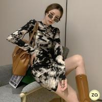 ราคา HOT SALE มินิเดรสลายมัดย้อมสีดำเท่ๆเซ็กซี่ๆ คอกลมแขนยาวทรงเข้ารูป (10385243784)