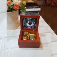 ราคา กล่องดนตรีไขลาน Sankyo ในกล่องทรงลูกเต๋า ขนาด 6 ซม (13272244354)