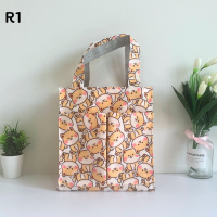 ราคา กระเป๋าผ้าเคลือบกันน้ำ กระเป๋าเคลือบพลาสติก รุ่น R ใส่กล่องข้าว หรือของใช้ส่วนตัวหิ้วไปนอกบ้านได้ (17829608435)