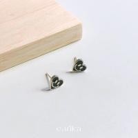 ราคา earika earrings smiley heart stud ต่างหูแป้นหน้ายิ้มทรงหัวใจก้านเงินแท้ มีให้เลือก 5 สี เหมาะสำหรับคนแพ้ง่าย (18194768715)