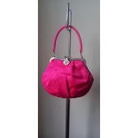 ราคา กระเป๋าผ้าไหมสีชมพูบานเย็นพิมพ์ลายดอกไม้ในตัวผ้า ปากหนีบเหล็กป๊อกแป๊ก หิ้วถือออกงานได้ ขนาด 9 7 นิ้ว (21553311148)