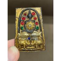 ราคา สมเด็จทรงช้าง หลังสมเด็จพุฒาจารย์ โต ประดับพลอยและเครื่องทองเหลือง ฝังตะกุรด กรุวัดพระแก้ว กรุวังหน้า (21395054443)