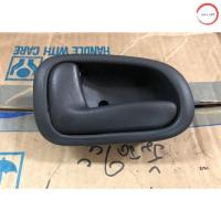 ราคา มือเปิดประตูใน TOYOTA AE100 101 โตโยต้า สามห่วง รุ่นกระจกไฟฟ้า ขายาว วรจักรออโต้ (12491726017)