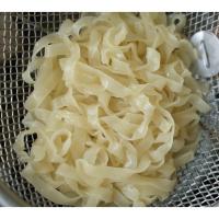 ราคา บะหมี่ไข่ล้น เส้นสด 400กรัม ไม่ใส่สารกันบูด Egg Noodle Little Hen Noodle (21441952230)