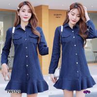 ราคา JK5129 Dress เดรสผ้ายีนส์เทียมฟอกสีเข้ม ติดกระดุมหน้า เย็บแปะกระเป๋าอก 2 ข้าง ชายเดรสแต่งระบาย (5031364471)