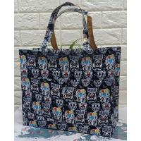 ราคา กระเป๋าเคลือบเงากันน้ำ กระเป๋าช้อปปิ้ง ขนาด 38x31x17 cm สายยาว 17 cm มีแผ่นรองกระเป๋า มีสองช่องกระเป่าใส่ของข้างหน้า กระมีซิป (18277968917)