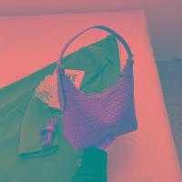 ราคา กระเป๋าใบเล็กแบบหิ้วแฟชั่นฤดูใบไม้ร่วงและฤดูหนาวกระเป๋าทรงสี่เหลี่ยมใบเล็กแมทช์ง่ายถักรุ่นใหม่2023สำหรับผู้หญิงกระเป๋าสะพายไหล่แบบเรียบง่ายสำหรับคนส่วนน้อยใส่ทำงาน (20440460845)