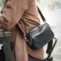 ราคา กระเป๋าทรงเหลี่ยมใบเล็กหนังแท้แบบใหม่2023กระเป๋าสะพายไขว้สะพายไหล่ลำลองสำหรับเดินทางทำงานของผู้ชายกระเป๋าใบเล็กใส่มือถือหนังวัวฟอกฝาดนิยมในคนกลุ่มหนึ่งสำหรับผู้หญิง (19901218367)