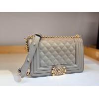 ราคา กระเป๋าแฟชั่นทรงบอย ขายดีที่สุด ขนาด 8 นิ้ว หนังคาเวียร์PUพรีเมียม อะไหล่หนาทุกจุด สายปรับระดับได้ ซับในแดงสวย มีช่องซิ้ปเล็ก (21023450156)