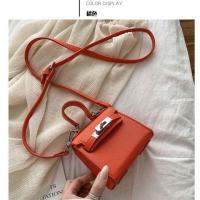 ราคา กระเป๋าเคลลี่สีแดงที่นิยมในโลกออนไลน์หรูหราเบาๆสำหรับผู้หญิงกระเป๋าใบเล็กสะพายข้างแบบถือสีขาวมินิยอดนิยมแบบใหม่ปี2022 (20941975242)