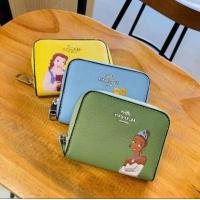 ราคา กระเป๋าสตางค์เจ้าหญิง โค้ช สาวๆ สายฟรุ้งฟริ้ง ใบนี้ควรมีเก็บไว้นะ มันน่ารักกกกมาก สีมาแนวพาสดทลแบบสดใสๆ มี 2 ขนาด ทรงสั้น ทรงยาว มี 3 สี เขียว เหลือง ฟ้า (19646155257)