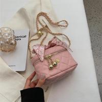 ราคา กระเป๋าใบเล็กมินิสไตล์ชาแนลสำหรับผู้หญิงกระเป๋าสะพายข้างสายโซ่ลายข้าวหลามตัดที่นิยมในโลกออนไลน์แบบใหม่ฤดูใบไม้ร่วงและฤดูหนาวปี2023กระเป๋าทรงจีบดูแพง (19889007339)