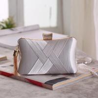 ราคา กระเป๋าครัทช์ กระเป๋าราตรี กระเป๋าออกงาน กระเป๋าถือ กระเป๋าสายโซ่มี2แบบให้เลือก รุ่นผ้าไหม (18413711944)