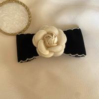 ราคา เข็มกลัดติดหน้าอกรูปดอกคามิเลียสไตล์ชาแนลแบบใหม่เข็มกลัดติดหน้าอกดูแพงติดโบว์ดอกไม้ผูกโบว์แมทช์ลุคง่ายสำหรับผู้หญิงประดับมุกกำมะหยี่ (17331513606)