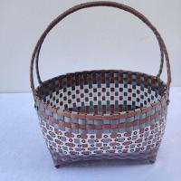 ราคา กระเช้าสานเส้นพลาสติก ตะกร้าสานเส้นพลาสติก ตระกร้าสานเส้นพลาสติก ทรงวงรี ที่จับโครงลวดขนาดใหญ่ และเล็ก (21311327668)