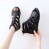 ราคา รองเท้าแตะหนังแท้ผู้หญิงสำหรับฤดูร้อนรองเท้าเปิดหัวส้นแบนฉลุลายพื้นนิ่มกันลื่นแบบใหม่ปี2023รองเท้าโรมันผู้หญิง INS แฟชั่นไซส์ใหญ่ (8068957571)