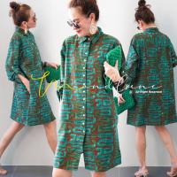 ราคา 3702 MondLune ชุดมินิเดรสเชิ้ตสั้น แขนยาว มีอินธนูสำหรับล็อคพับแขน กระดุมผ่าหน้า แต่งกระดุมหลอก มีกระเป๋าข้าง ผ้าฝ้ายผสมลินิน พิมพ์ลายกราฟิค (21414815364)