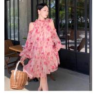 ราคา ชุดเดรสแขนยาวเปิดไหล่ลายดอกชมพู (21561177798)