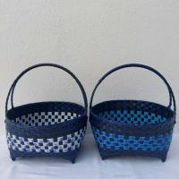 ราคา กระเช้าสานเส้นพลาสติก ตะกร้าสานเส้นพลาสติก ตระกร้าสานเส้นพลาสติก ทรงวงรี ที่จับโครงลวดขนาดใหญ่ และเล็ก (19976829373)