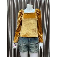 ราคา เสื้อกำมะหยี่ แขนยาว คอสี่เหลี่ยม ยกไหล่ อก 32 36 นิ้วความยาวเสื้อ 20 นิ้ว ผ้านิ่ม ใส่สบาย ใส่ได้ทุกโอกาสค่ะ (18287482920)