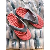 ราคา CROCS รองเท้าแตะแบบหูหนีบ (13085502498)