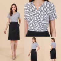 ราคา เดรสคอวีป้ายหลอกลายริ้ว กราฟิก 2 สีกรม และดำเนื้อผ้าเสื้อไหมอิตาลี กระโปรงเนื้อผ้าบาร์บี้ มีกระเป๋ากระโปรง ซิปหลัง ซับในทั้งชุด 4 ไซส์ S M L XL ราคา S M 370 L XL 390 S อก 36 เอว 30 สะโพก 38 S ไหล่ 13 