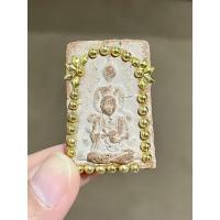 ราคา สมเด็จพิมพ์พุทธซ้อน ประดับซุ้มเม็ดทองเหลือง หลังพระราชลัญจกร ร 4 เนื้อชานหมากตะไบทอง ตะไบเงิน (20991154334)