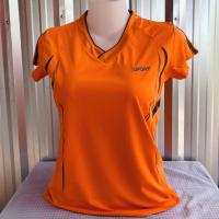 ราคา เสื้อออกกำลังกาย เสื้อกีฬา Sports สีส้มแถบดำ คอปก คอวี เนื้อผ้าคุณภาพสูง Polyester (21470889101)