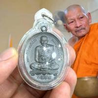 ราคา พระราชวัชรธรรมโสภณ หลวงปู่มหาศิลา เหรียญนารายณ์จักร สังฆาฏิมีตอกโค๊ต เหรียญสวยงดงามพุทธคุณเต็ม (21657914751)