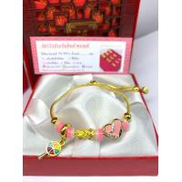 ราคา กำไลปี่เซียะทองแท้ 99 99 มีใบรับประกัน ปลุกเสกแล้ว กำไลแบบรูดปรับขนาดได้ ชาร์มแพนโดร่าสีชมพู cute สุดๆ (7174948863)