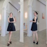 ราคา ป้าย Pachara เดรสสั้นเว้าไหล่ขอบคอ และแขนแต่งปักเพชรคริสตัล งานสวยมาก (19892845894)