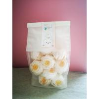 ราคา ตัวเปล่า เหรียญโปรยทานดอกบัวตูมสีขาว 20 ชิ้น (21549556343)