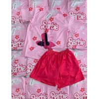 ราคา ชุดเสื้อ กางเกง Barbie ได้ครบเซ็ท งานพิมพ์ลายนะจ้า สีสวยมากๆ ผ้าไหมนมหนา หนานุ่มใส่สบาย เสื้อรอบอก 42 ยาว 26 กางเกงเอว 25 34 สะโพกได้สุด 42 ยาว 42 มี 2 สี ดำ ชมพู (21594694783)