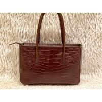 ราคา กระเป๋าหนัง วินเทจ มือสอง สภาพสวย มีช่องใส่ของช่องใหญ่ 1 ช่อง ภายในสะอาด กระเป๋าทำด้วยวัสดุหนังวัว มีขนาดฐานกว้าง 3 นิ้วยาว 11 นิ้ว 17 นิ้วครึ่ง (21406662078)