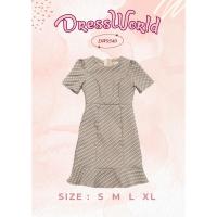 ราคา S XL 9340 งานป้าย Dress World ชุดเดรสสั้น คอกลม ผ้าลายดอกนูน ชายระบาย ใส่ได้ทุกงานจ้า (19355767272)