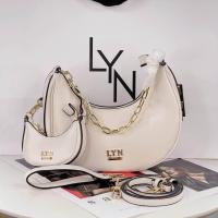 ราคา กระเป๋าลิน Lyn New แถมใบลูก 1 ใบ พร้อมสายสะพายยาว (21397180001)