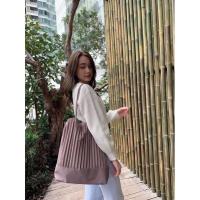 ราคา ถูกที่สุด กระเป๋าผ้าอัดพลีท เรียบหรู ดูดี RIYA BRAND (19467762429)
