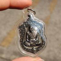 ราคา เหรียญรุ่นรวยสมปราถนา หลวงปู่พระมหาศิลา วัดโพธิ์ศรีสะอาด จ กาฬสินธุ์ เนื้อนวะ เลี่ยมกรอบอย่างดี (21691917330)