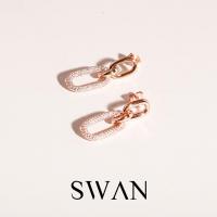 ราคา SWAN Chain Pave Earring ต่างหูเงินแท้ ทรงห่วงเหลี่ยม ฝังเพชรคิวบิกเซอร์โคเนีย cubic zirconia (16005980141)