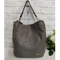 ราคา กระเป๋า BANABANA หนังแท้ ปรับด้านข้างได้ 1ช่องหลัก 3ย่อย หลัง1ช่อง ราคา 790 กว้าง 13นิ้ว สูง 12 5นิ้ว ฐาน 6นิ้ว (19837603672)