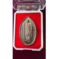 ราคา เหรียญยืนหลวงปู่มหาศิลา รุ่น พระพุทธเจ้า 10 ชาติ ที่ระลึกงานกฐินรุ่นแรก สุ่มเลข (21750148966)