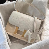 ราคา กระเป๋าทรงเต้าหู้คุณภาพสูงของแท้สำหรับผู้หญิง MK da2024กระเป๋าทรงสี่เหลี่ยมใบเล็กหนังแท้ยอดนิยมแบบใหม่กระเป๋าสะพายไหล่สะพายข้างแฟชั่น (21151879194)