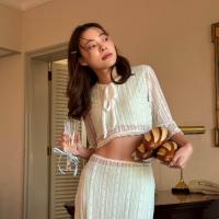 ราคา Vynn Tillie Lace Bell Sleeve Top เสื้อครอปลูกไม้แขนยาว (21623983178)