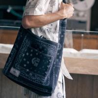 ราคา MOO 4 24 Signature Paisley Hobo กระเป๋าผ้าเดนิม ทรงย่าม สกรีนลายเพสลีย์ แต่งปักด้ายต่างสี M ด้านหน้า แต่งดีเทลผูกปรับความยาวสาย แต่งกระเป๋าหน้า (21610200839)