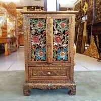 ราคา ตู้ไม้แกะสลัก 40cmx46cmx77cm ตู้เก็บของ ตู้หัวเตียง ตู้โชว์ สีทองทำเก่า โบราณเดินเส้น ประดับกระจกหลากสี (19162339367)