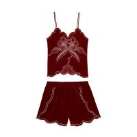 ราคา KLOSET Floral Velvet Embellished Set VC22 SET001 ชุดเซ็ท ชุดเสื้อสายเดี่่ยว กางเกงขาสั้น (21753918608)