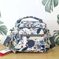ราคา กระเป๋าถือหรือสะพายข้าง KIPLING Square Handbag Shoulder bag ขนาดกลาง วัสดุ Polyester 100 (21393100969)