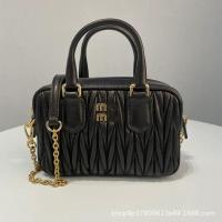 ราคา 2023 รุ่นใหม่ miu Miao Jia จีบกระเป๋าโบว์ลิ่งสะพายไหล่สะพายข้างกระเป๋าแฟชั่นแมทช์ลุคง่ายสุดหรูแบบพกพาสำหรับผู้หญิง (20631947731)